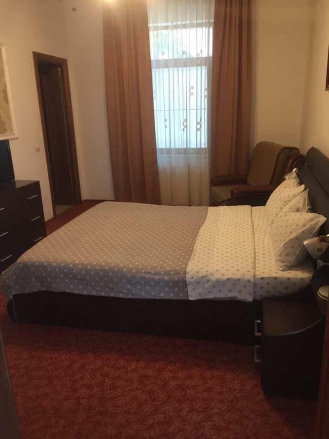 Casa Onyx Hotel Târgu Jiu Екстериор снимка