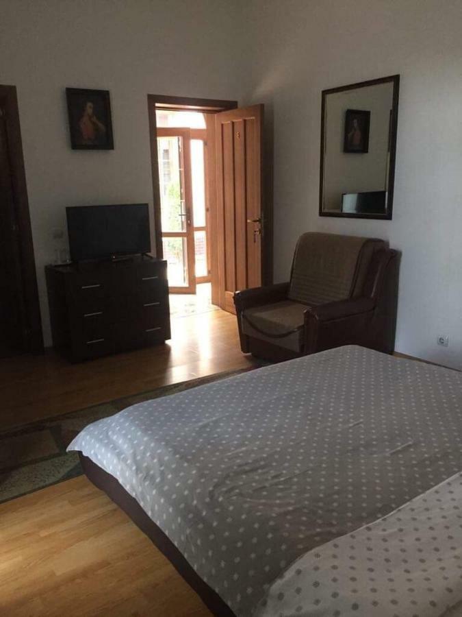 Casa Onyx Hotel Târgu Jiu Екстериор снимка
